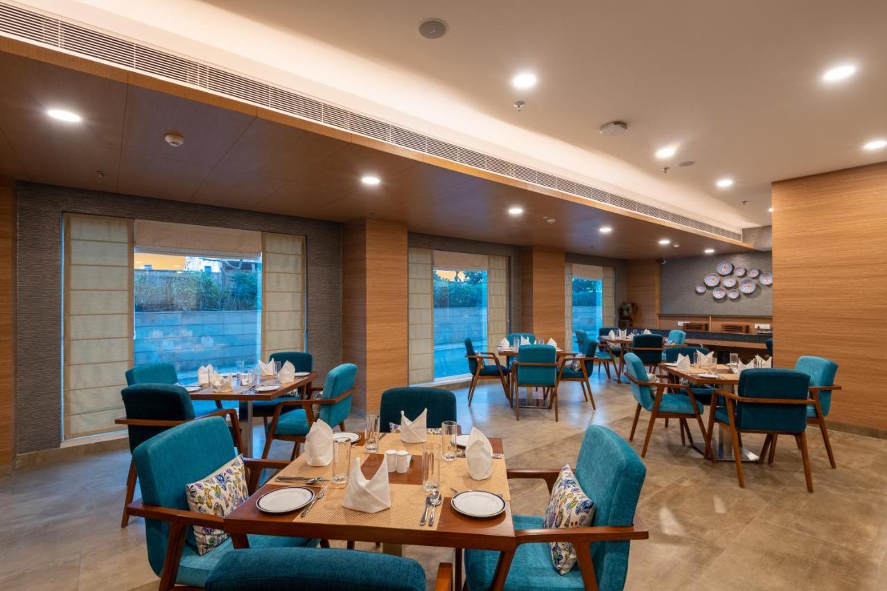 Expoinn Suites And Convention Greater Noida Bagian luar foto
