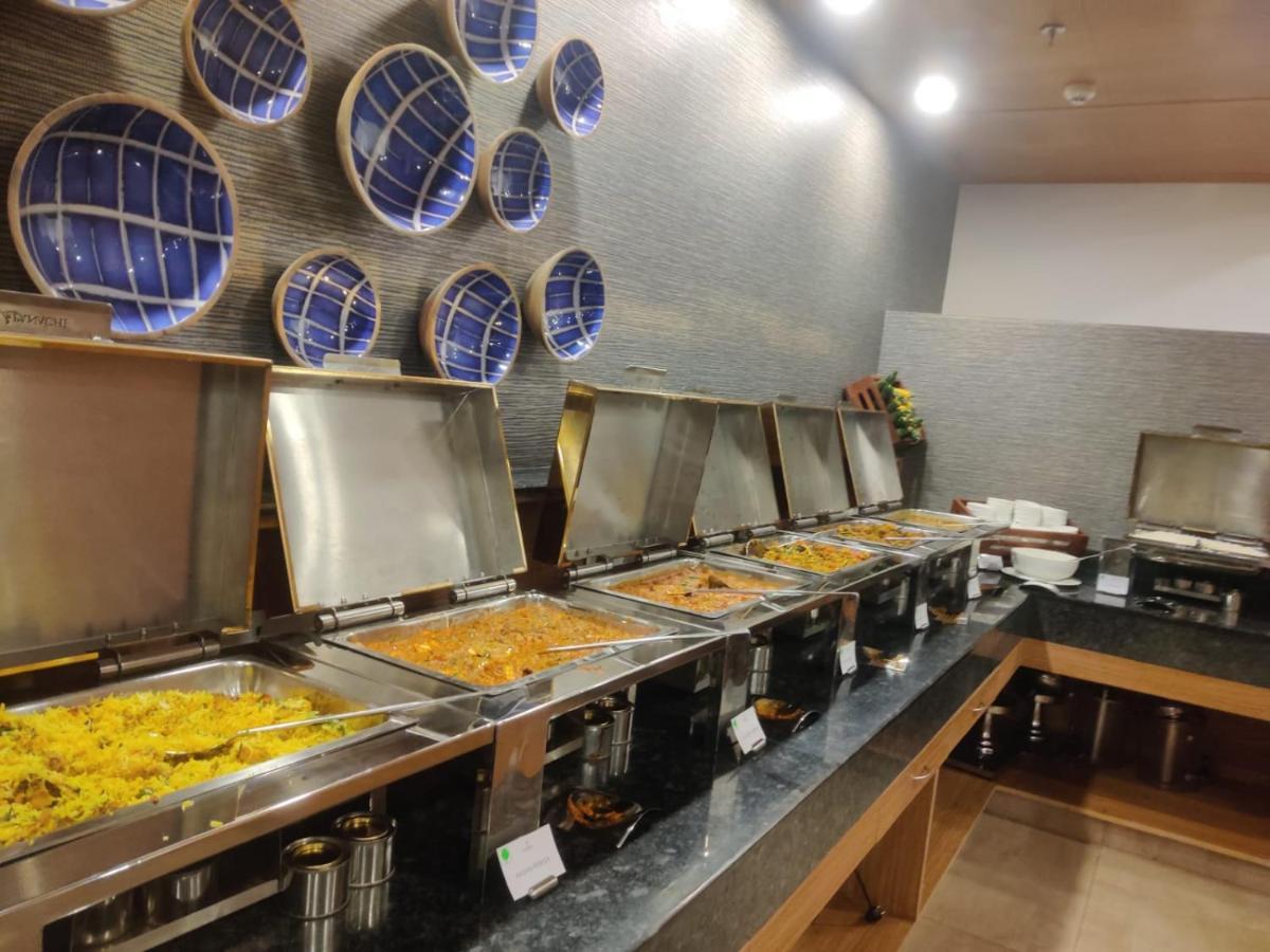 Expoinn Suites And Convention Greater Noida Bagian luar foto
